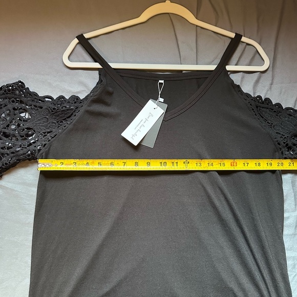 Chic Gray Embellished Cut Out Sleeveless Blouse NWT Size 2XL - Picture 5 of 6